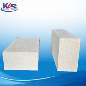 Light-weight insulating bricks